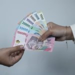 Rupiah Melemah Tembus Rp17.000 per Dolar AS
