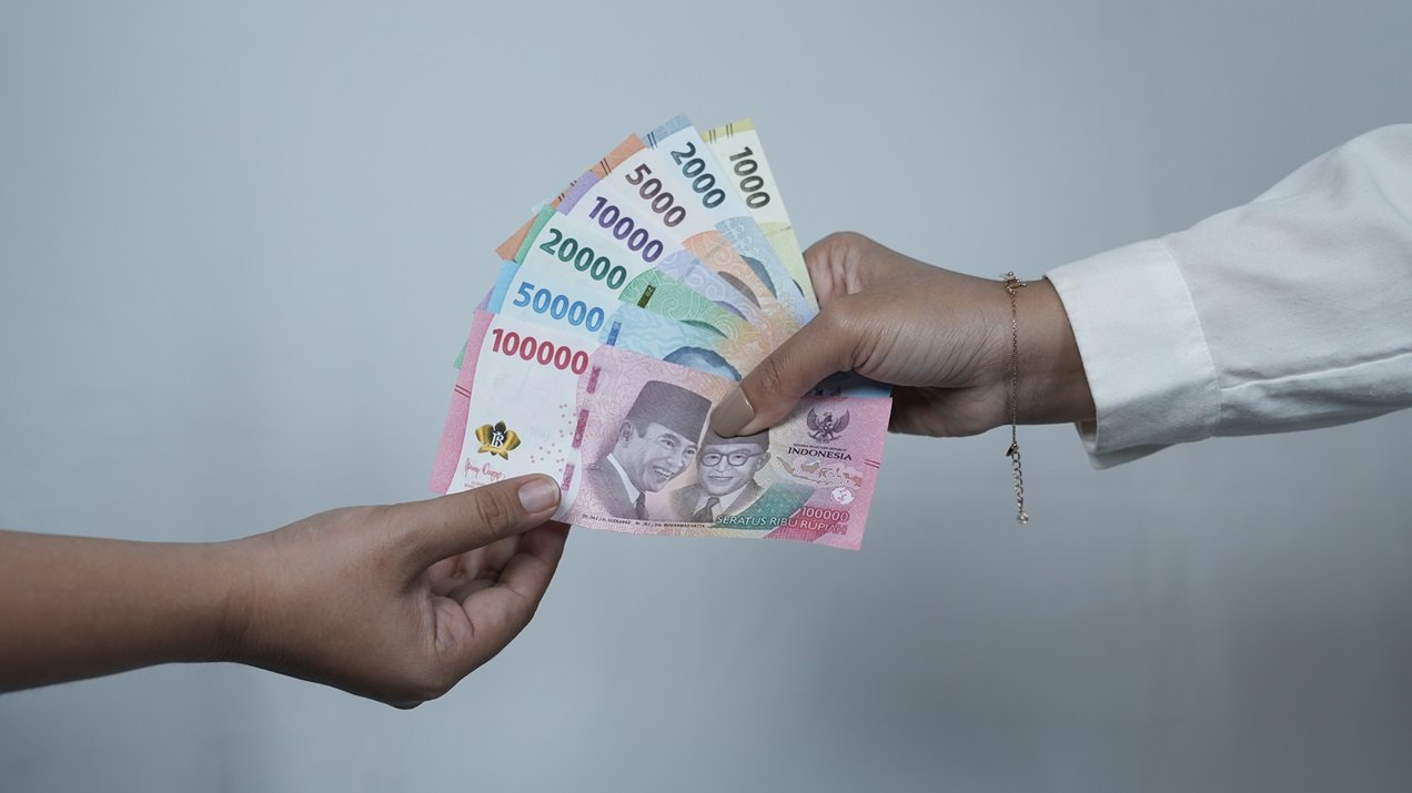 Rupiah Melemah Tembus Rp17.000 per Dolar AS