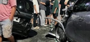 Hantaman Keras di Gading Serpong. Mobil Parkir Ringsek Ditabrak Fortuner yang Melaju Kencang