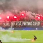 Kerusuhan Pecah di Parepare: Suporter Serbuan Lapangan dan Tendang Pemain Persib