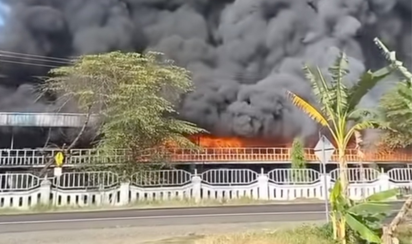 Pabrik Ban PT Arami Jaya di Purworejo Ludes Terbakar, Asap Hitam Pekat Jangkau Jarak Jauh