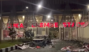 Suporter Ngamuk di Stadion Lukas Enembe, Kendaraan Jadi Sasaran Bakar