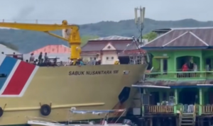 KM Sabuk Nusantara 106 Tabrak Pemukiman Warga di Pelabuhan Banda, Kerugian Capai Rp60 Juta