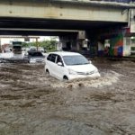 Tanggul Jebol Dipicu Hujan Deras, Banjir Bandang Terjang Semarang