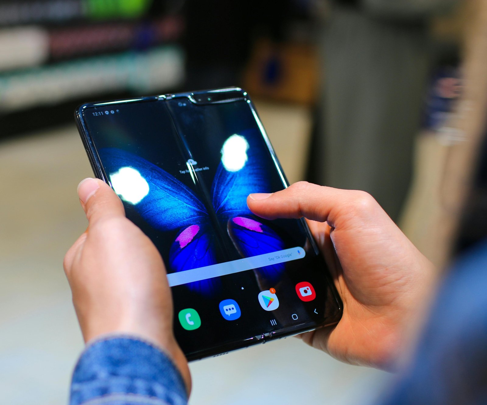 Layar Lipat 360° Era Baru Ponsel Tanpa Bekas Tekukan