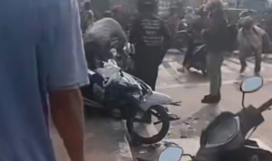 Truk Besar Tabrak Antrean Motor di Simpang Unisma Bekasi, Satu Pengemudi Ojol Tewas