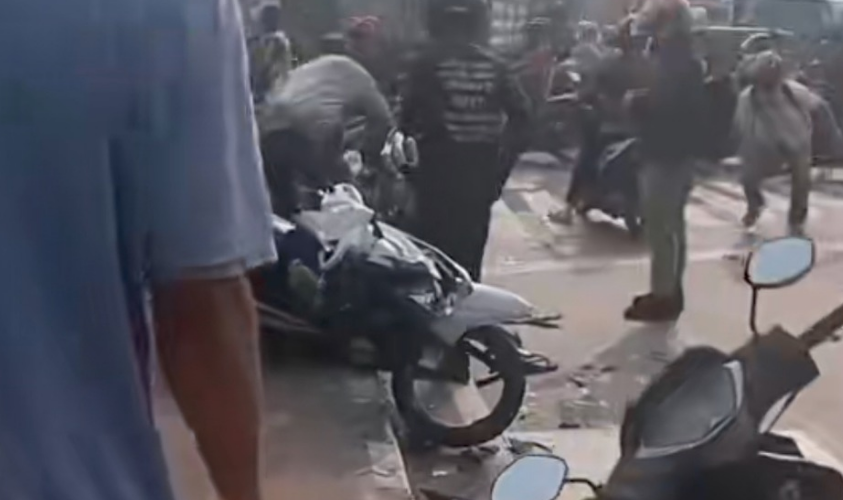 Truk Besar Tabrak Antrean Motor di Simpang Unisma Bekasi, Satu Pengemudi Ojol Tewas