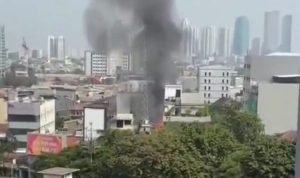 Kebakaran Hebat di Jakarta Pusat, Api Mengamuk di Seberang RS Budi Kemuliaan